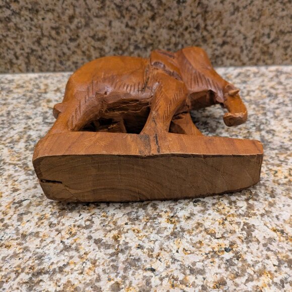 Vintage Small Wooden Elephant – Hand Carved, 5" Tall, Missing One Tusk - Picture 5 of 7